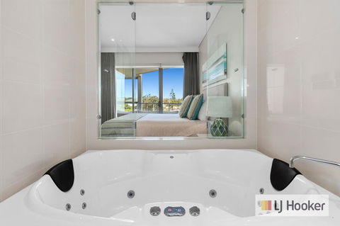 WAVE CULTURE 1204 - BEACH BLISS - Yamba Accommodation 3