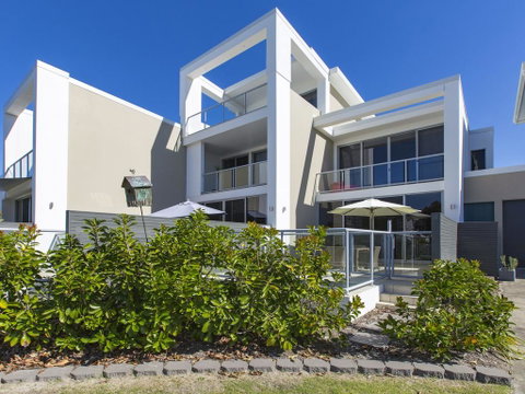 WAVES ON KAMALA 13 - Yamba Accommodation 0