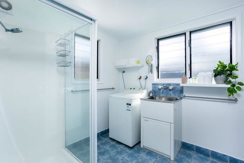 Wayfarers Beachouse - Rainbow Beach, Everything You Need, Just Metres To The Beach - Yamba Accommodation 1