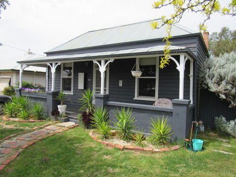 Welcome Stranger Cottage - Yamba Accommodation 0