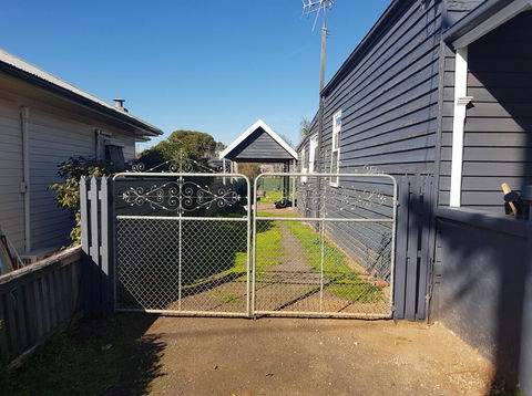 Welcome Stranger Cottage - Yamba Accommodation 2