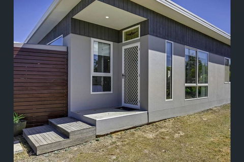 Weston Farm Seaside Stay - Yamba Accommodation 1