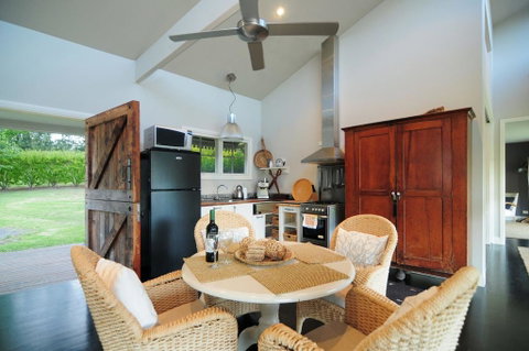 Willabrook Retreat - Mojo Cottage - Romantic Escape! - Yamba Accommodation 3