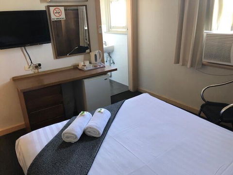 William Farrer Hotel - Yamba Accommodation 2