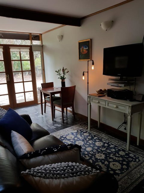 William Hunt's Retreat - Redwood Studio - Yamba Accommodation 3