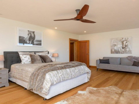 Willowview - Coastal Retreat, Stunning Views - Yamba Accommodation 3