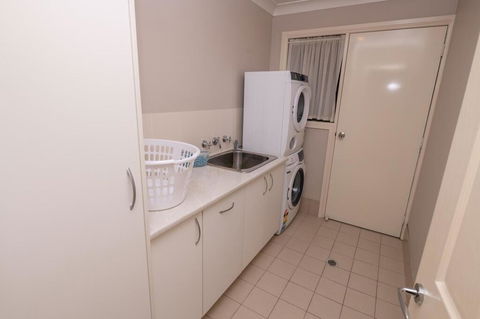 Wonderful Windred Modern, Comfy, Quiet - Yamba Accommodation 2