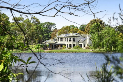Woodman Estate - Yamba Accommodation 0