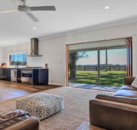 Your Luxury Escape - Paul's Farmhouse at Newrybar - Yamba Accommodation