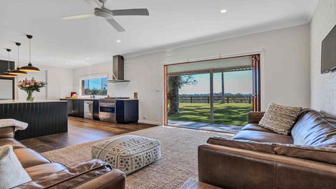 Your Luxury Escape - Paul's Farmhouse At Newrybar - Yamba Accommodation 0