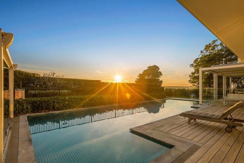 Your Luxury Escape - Trig Point - Yamba Accommodation 2