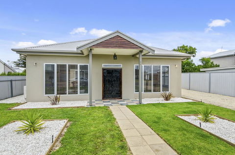 Zaahira House - Yamba Accommodation 0