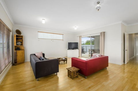 Zaahira House - Yamba Accommodation 2