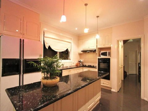 Abbotsford Private Rooms & Pods - 15 Charles Homestay - Yamba Accommodation 3