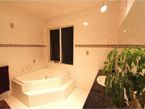 Abbotsford Private Rooms & Pods - 15 Charles Homestay - Yamba Accommodation 4