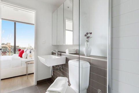 A 2BR Apt With Harbour Views And FREE Parking - Yamba Accommodation 2