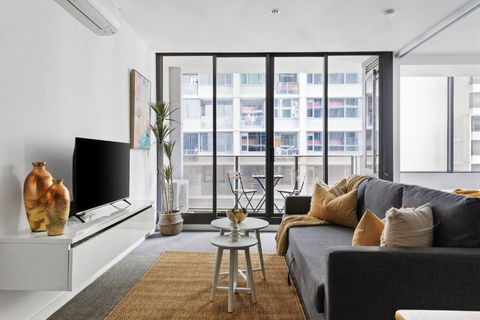A Chic 2BR Apt Near Southern Cross, With Secure Parking - Yamba Accommodation 0