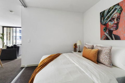 A Chic 2BR Apt Near Southern Cross, With Secure Parking - Yamba Accommodation 2