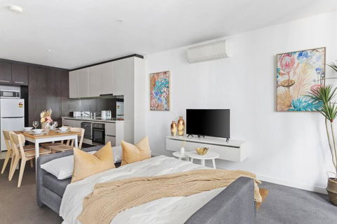 A Chic 2BR Apt Near Southern Cross, With Secure Parking - Yamba Accommodation 4