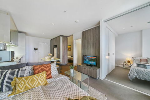 A Chic 2BR Home Near Southern Cross City Views - Yamba Accommodation 2