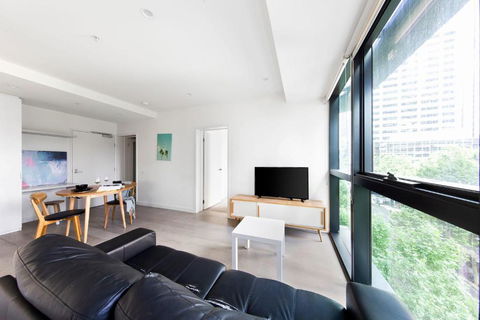 A Comfy 2BR Apt Next To QV & Melbourne Central - Yamba Accommodation 0