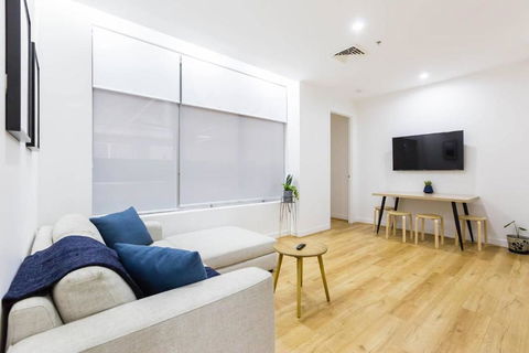 A Coveted Collins Street Pad With Parking - Yamba Accommodation 2