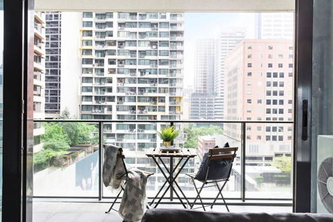 A Cozy 2BR Apt Opposite Southern Cross Station - Yamba Accommodation 1
