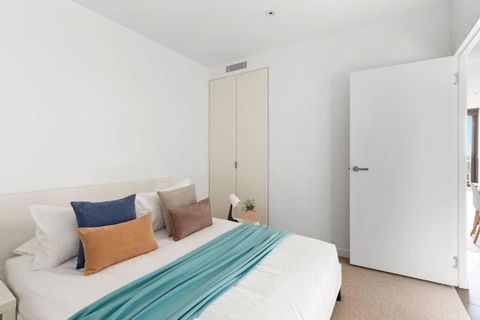 A Cozy 2BR Apt With Free WiFi In Prime Melbourne - Yamba Accommodation 1