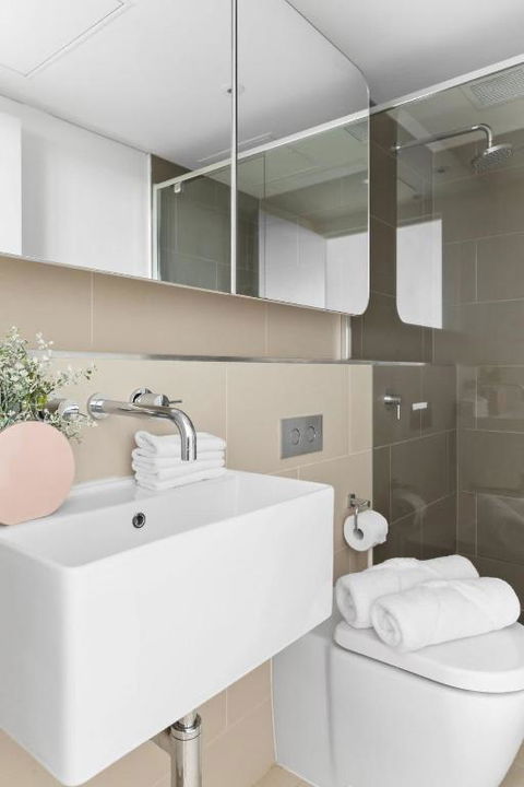 A Cozy 2BR Apt With Free WiFi In Prime Melbourne - Yamba Accommodation 3