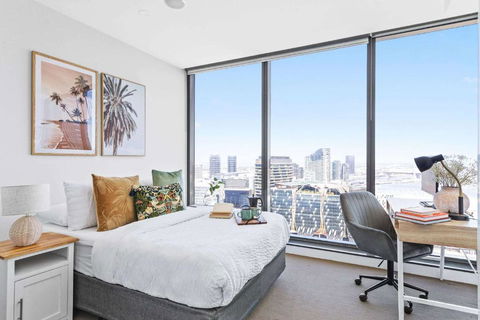 A Cozy 2BR Apt With Harbour Views And FREE Parking - Yamba Accommodation 3