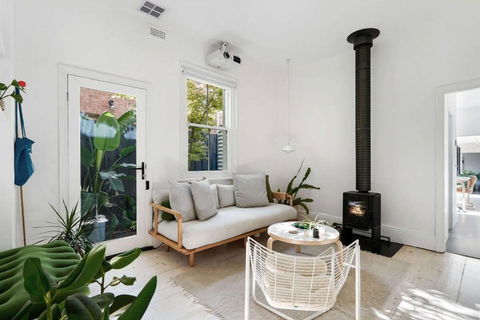 A Designer Terrace House By Edinburgh Gardens - Yamba Accommodation 2