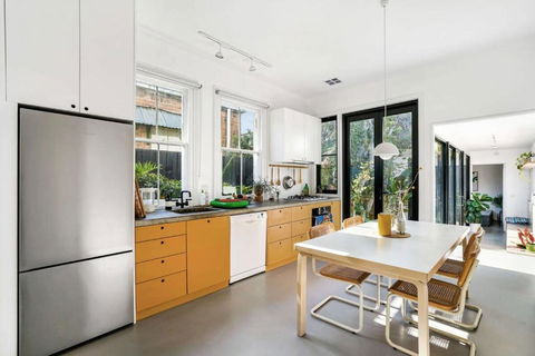 A Designer Terrace House By Edinburgh Gardens - Yamba Accommodation 1