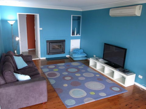 A LAKEHOUSE ESCAPE - A Waterfront Reserve On Shores Of Lake Macquarie - Yamba Accommodation 4