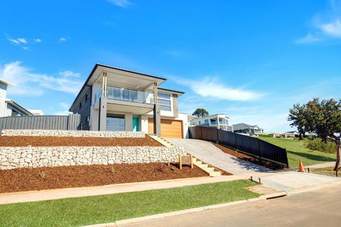 A Magnetic Retreat - Yamba Accommodation 1