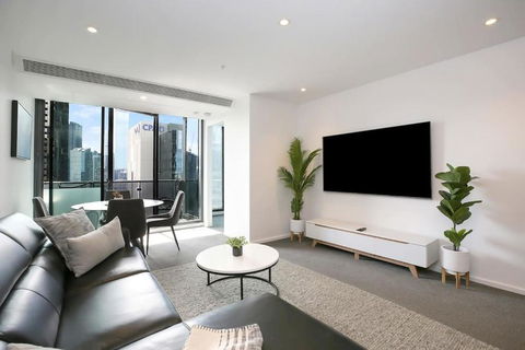 A Modern 2BR Apt With City Views FREE Parking - Yamba Accommodation 0