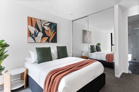 A Modern 2BR Apt With City Views FREE Parking - Yamba Accommodation 2