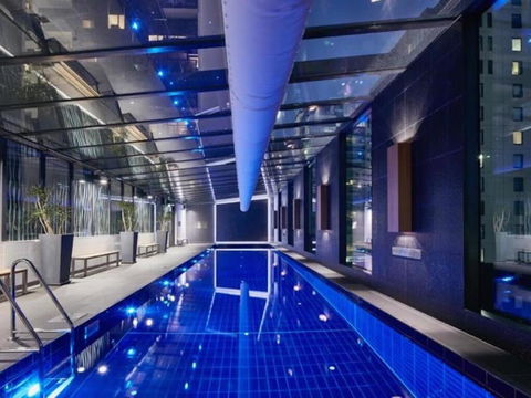 A Modern 2BR Apt With City Views FREE Parking - Yamba Accommodation 3