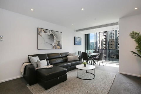 A Modern 2BR Apt With City Views FREE Parking - Yamba Accommodation 4