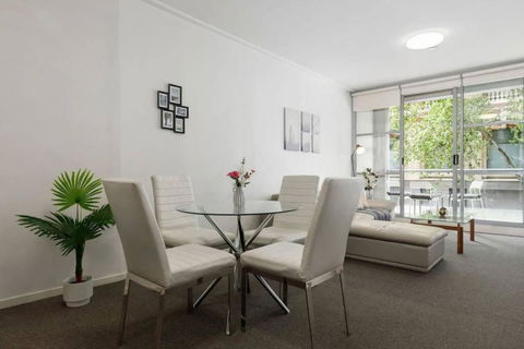 A Modern & Comfy Studio Next To Darling Harbour - Yamba Accommodation 3