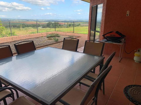 A Picturesque 3 Bedroom House With Splendid Views - Yamba Accommodation 1