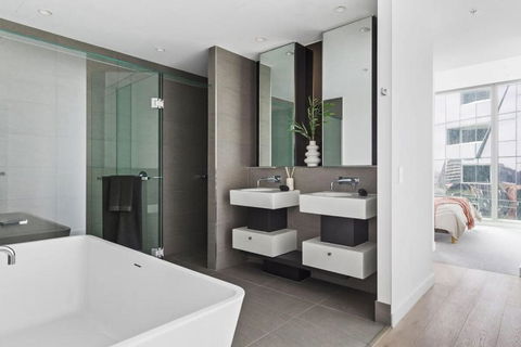 A Stylish 3BR Apt With Harbour Views FREE Parking - Yamba Accommodation 2