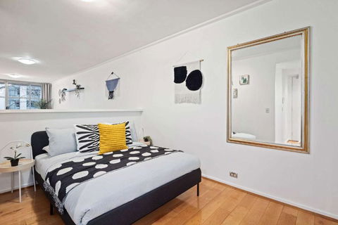 A Stylish Studio For 6 Next To Darling Harbour - Yamba Accommodation 1