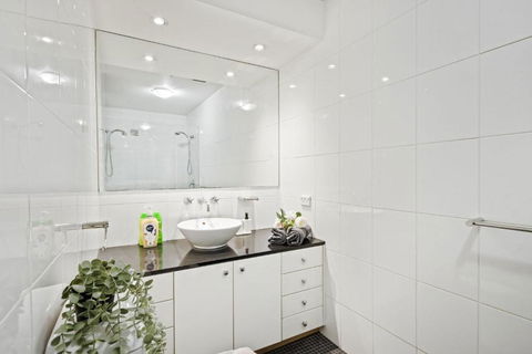 A Stylish Studio For 6 Next To Darling Harbour - Yamba Accommodation 2
