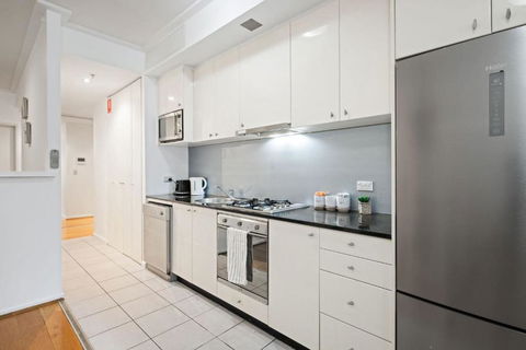 A Stylish Studio For 6 Next To Darling Harbour - Yamba Accommodation 4