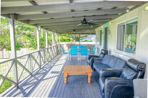 A Wave From It All - Yamba Accommodation 3