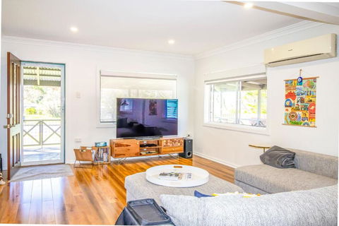 A Wave From It All - Yamba Accommodation 4
