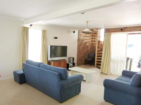 Aalen Endangered Species - Yamba Accommodation 2