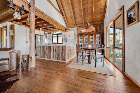 Aarlaur 2 - Charming 2BR Rustic Home L Bath L Fire Pit L WiFi L Air-Con - Yamba Accommodation 2