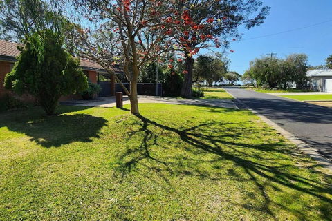 Abbey Beach Cottage - Yamba Accommodation 2
