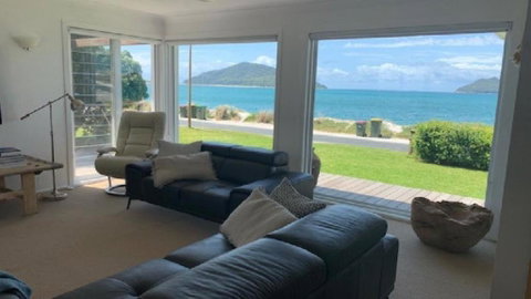 Absolute Beach Front - Yamba Accommodation 2